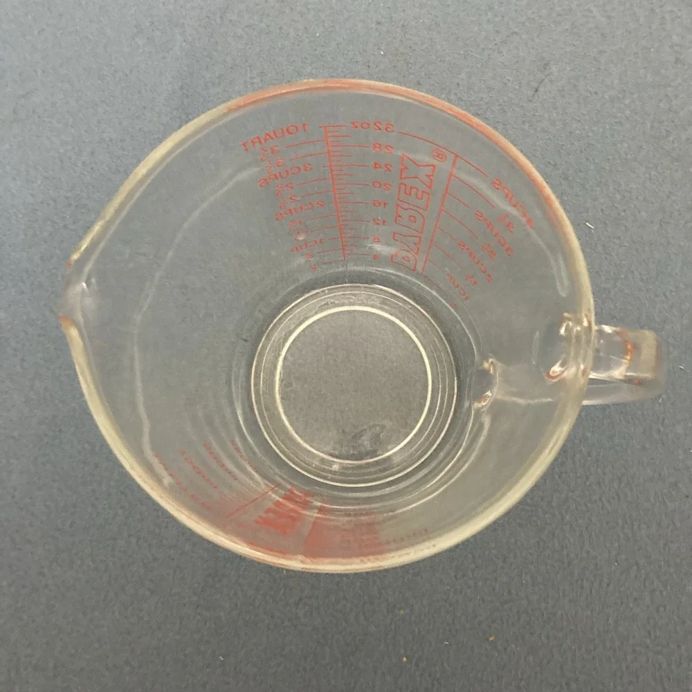 Vintage Pyrex #532 D-Handle Glass 4 Cups (1QT) Measuring Cup w/Red Lettering